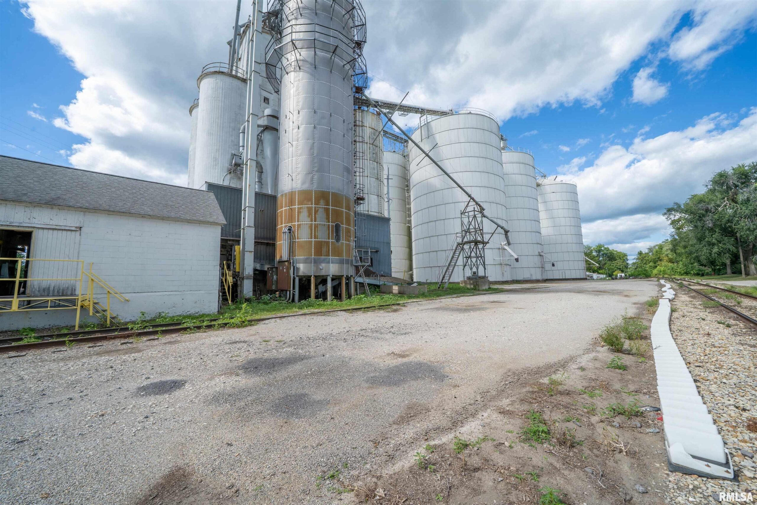 102 BROADWAY Street 1-6 Forest City IL 61532