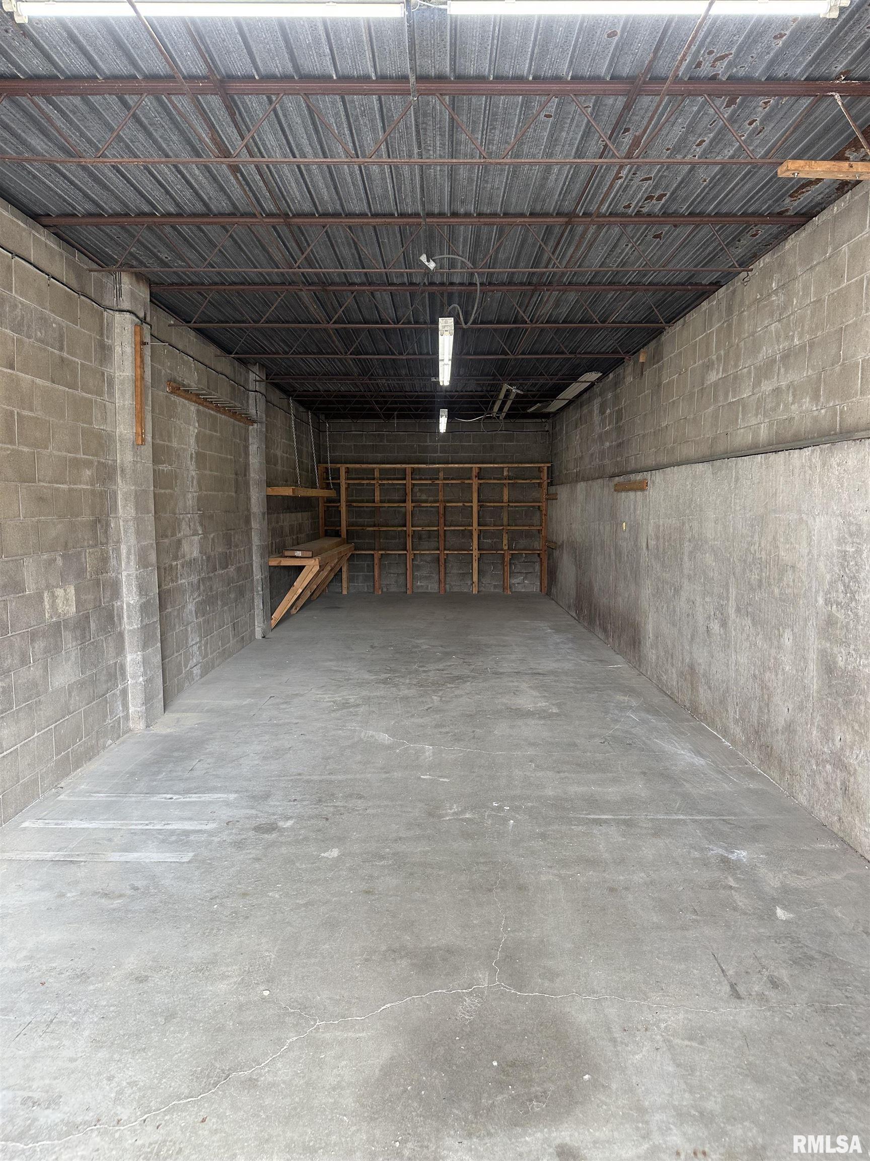 121 LAKE Avenue Garage Peoria IL 61614