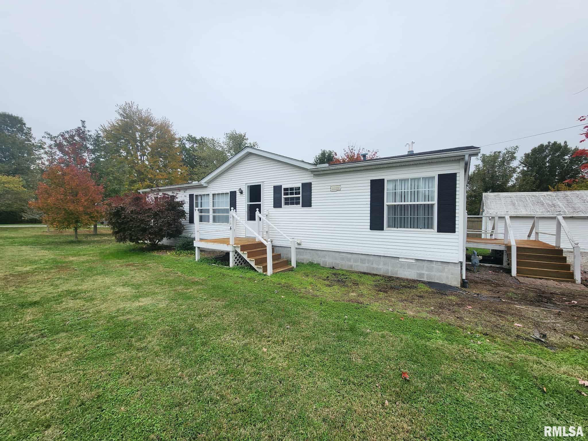 114 MAIN Street Ewing IL 62836