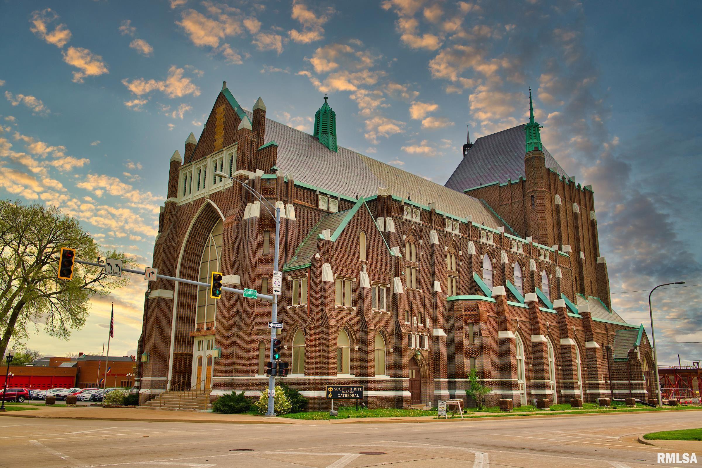 400 PERRY Avenue Peoria IL 61603