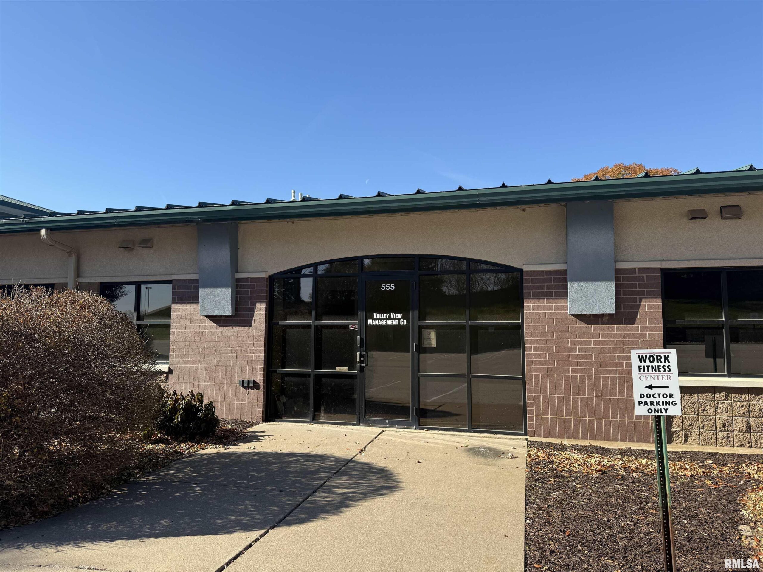 555 VALLEY VIEW Drive Moline IL 61265