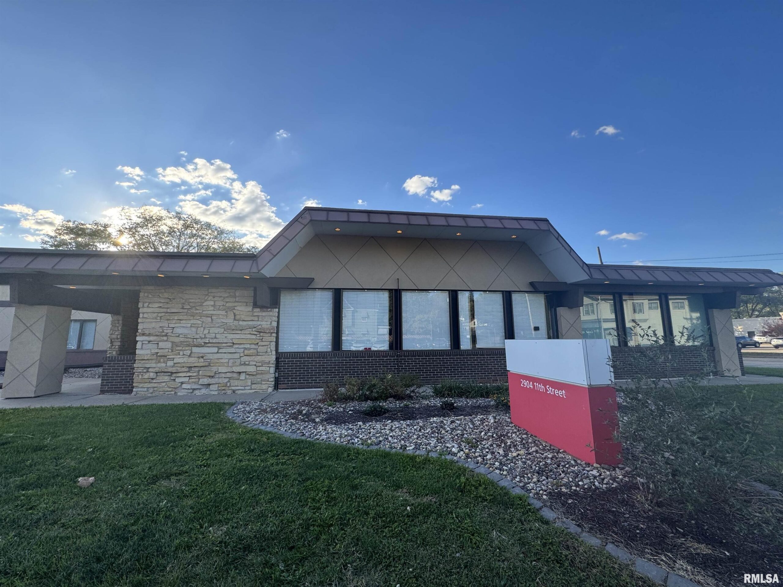 2904 11TH Street Rock Island IL 61201