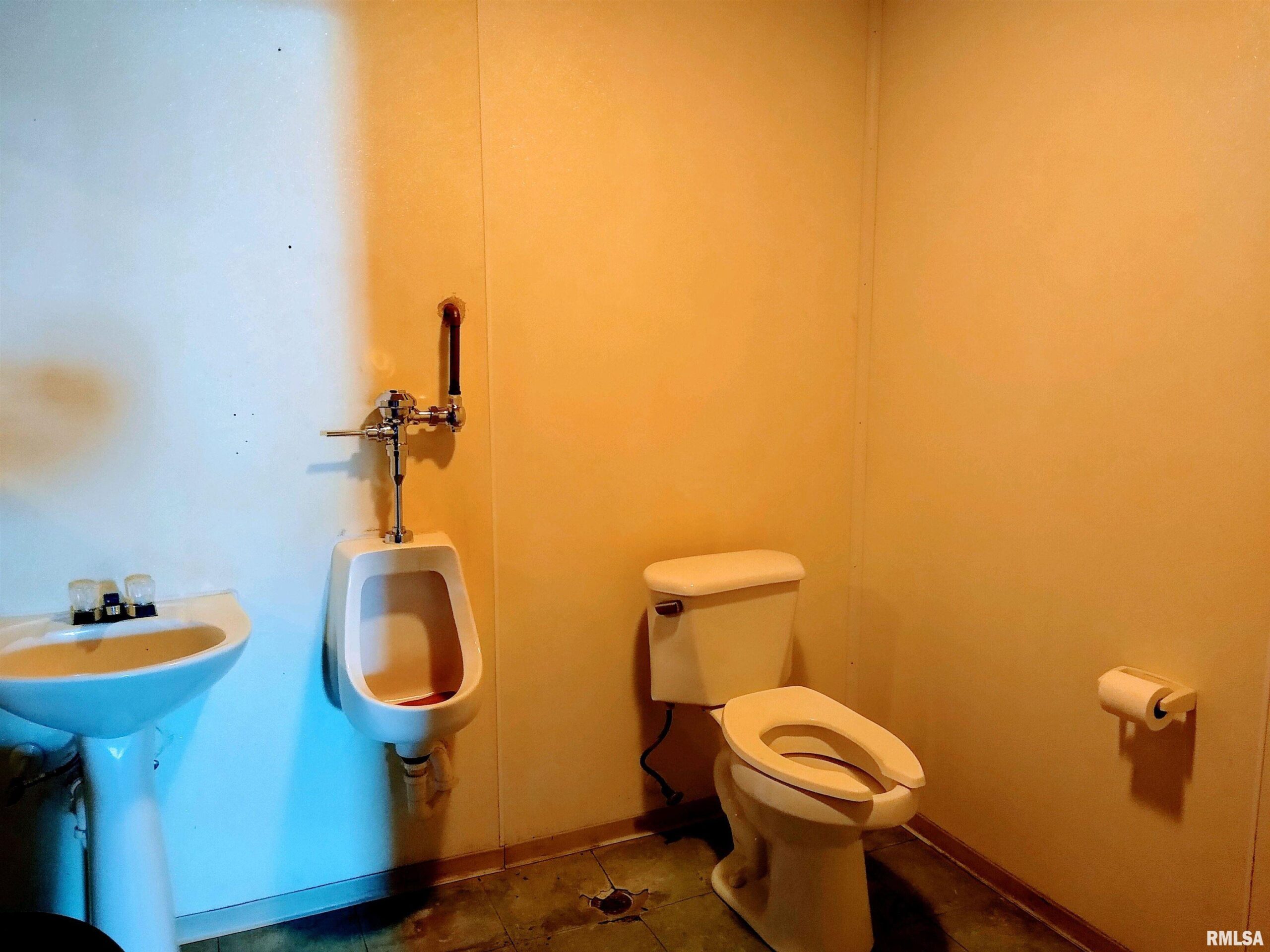 102 1ST Street  Vienna IL 62995