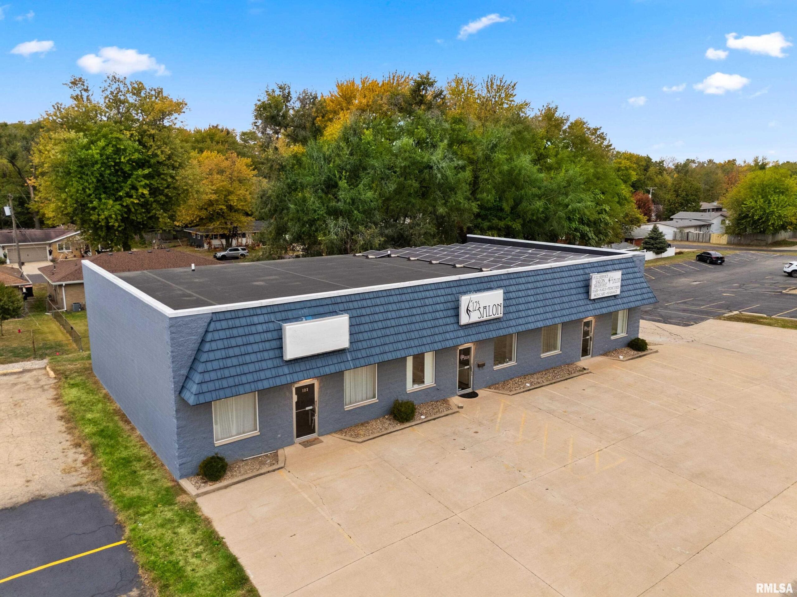 125 PARKWAY Drive  Pekin IL 61554