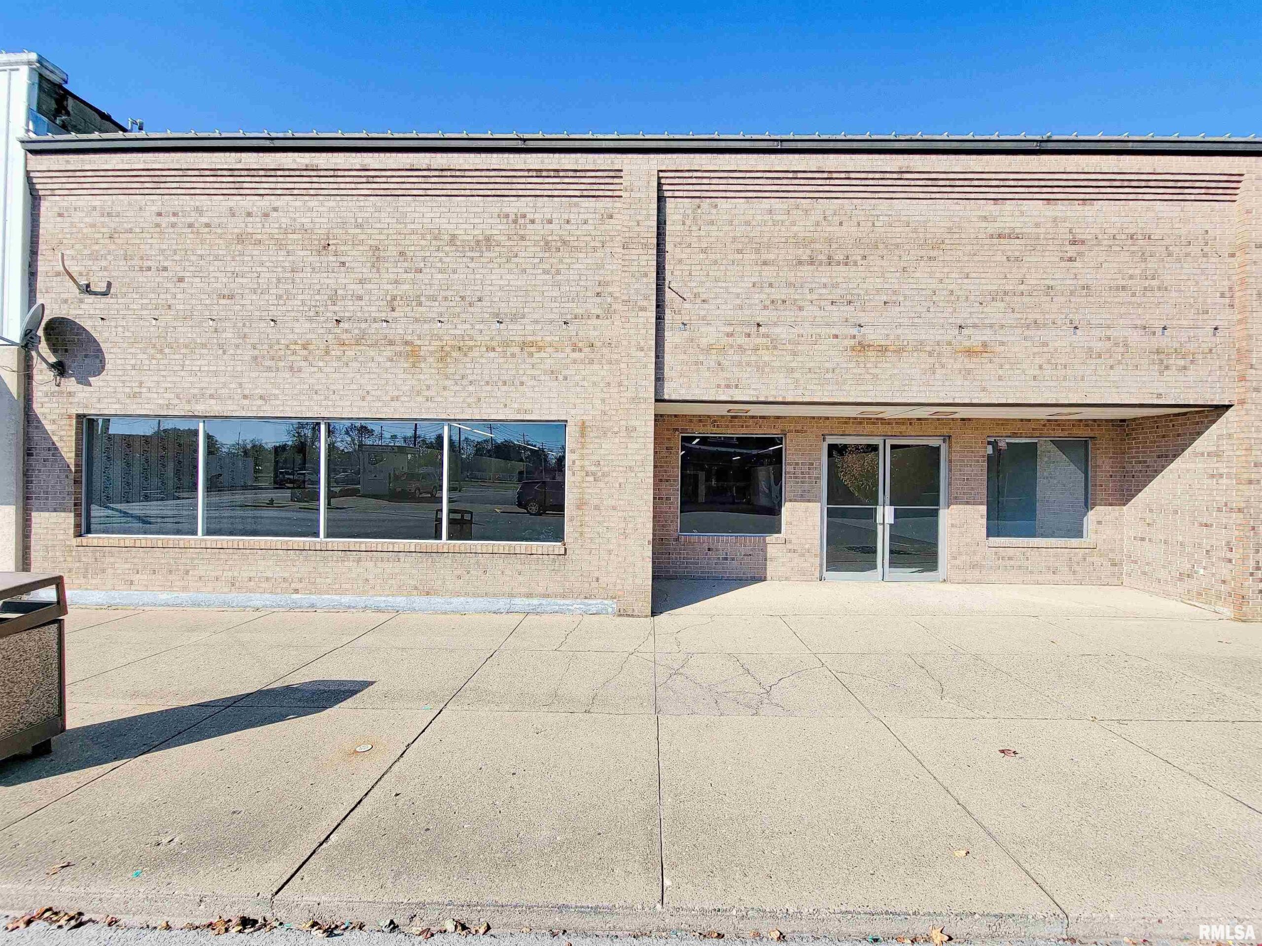 128 NORTH Avenue  Flora IL 62839