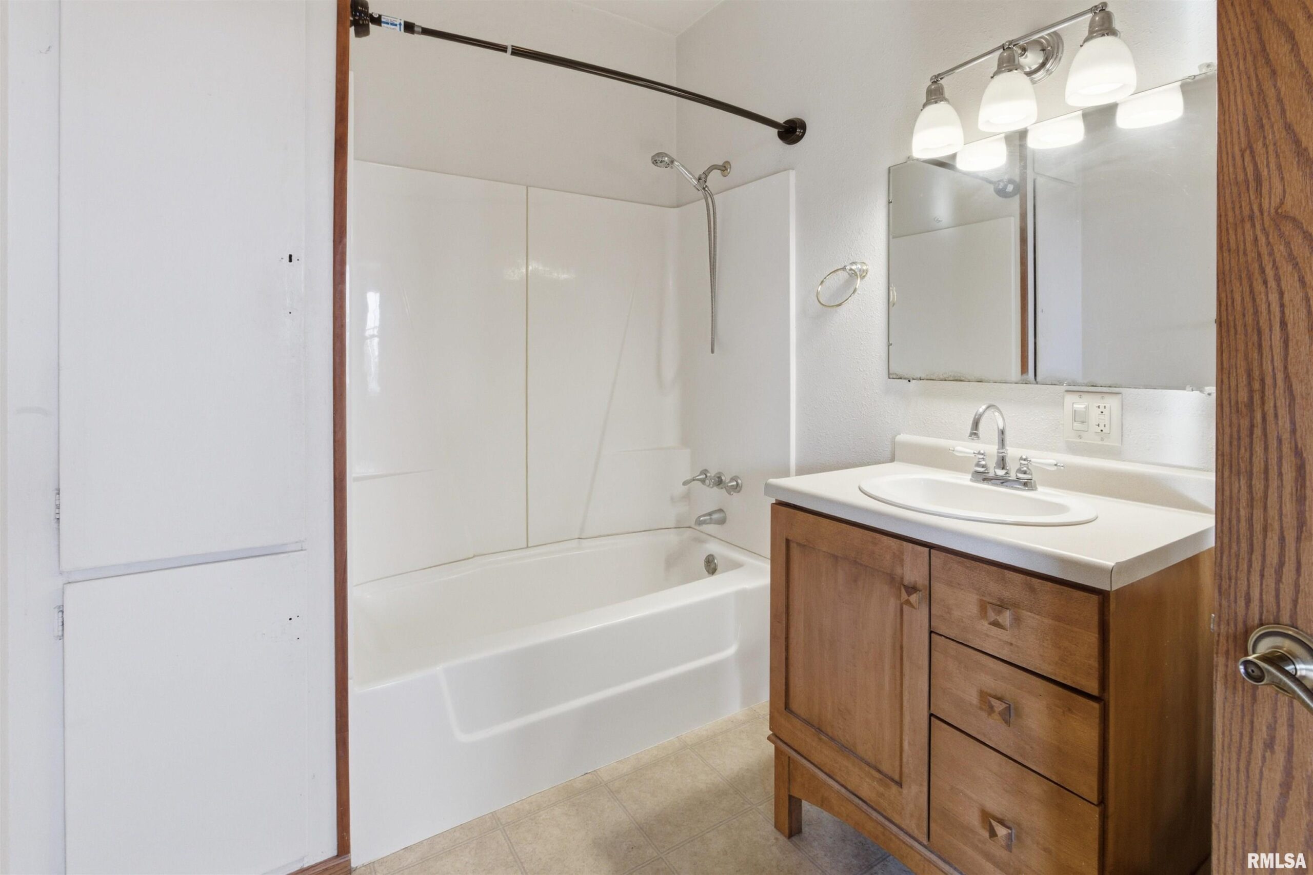 411 & 413 MAIN Street Lost Nation IA 52254