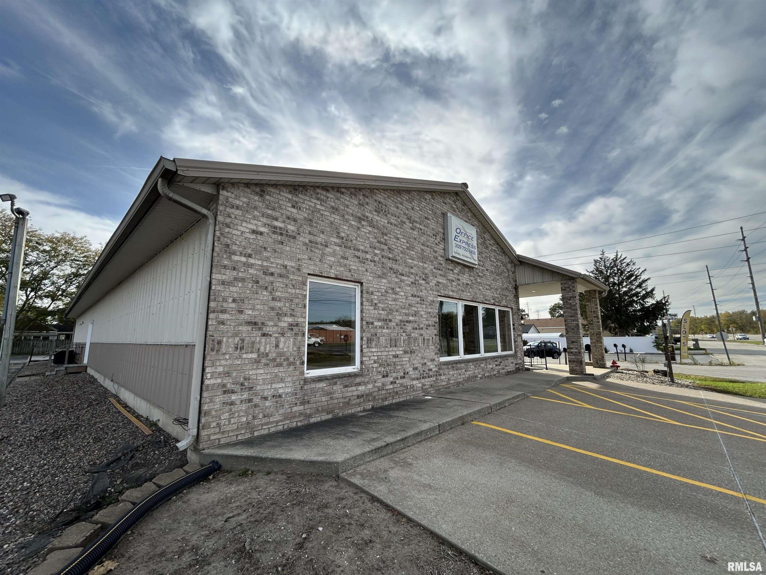 512 1ST Avenue 1 Colona IL 61241