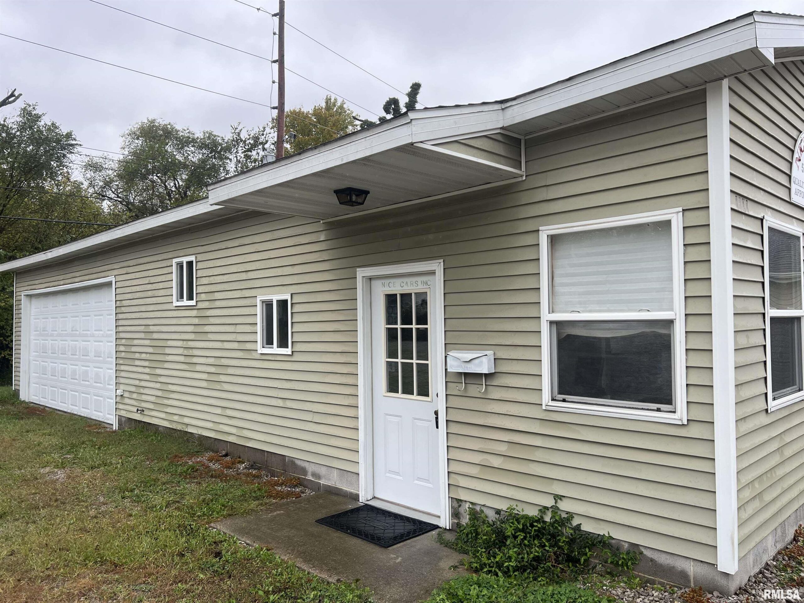 1101 MAIN Street Salem IL 62881