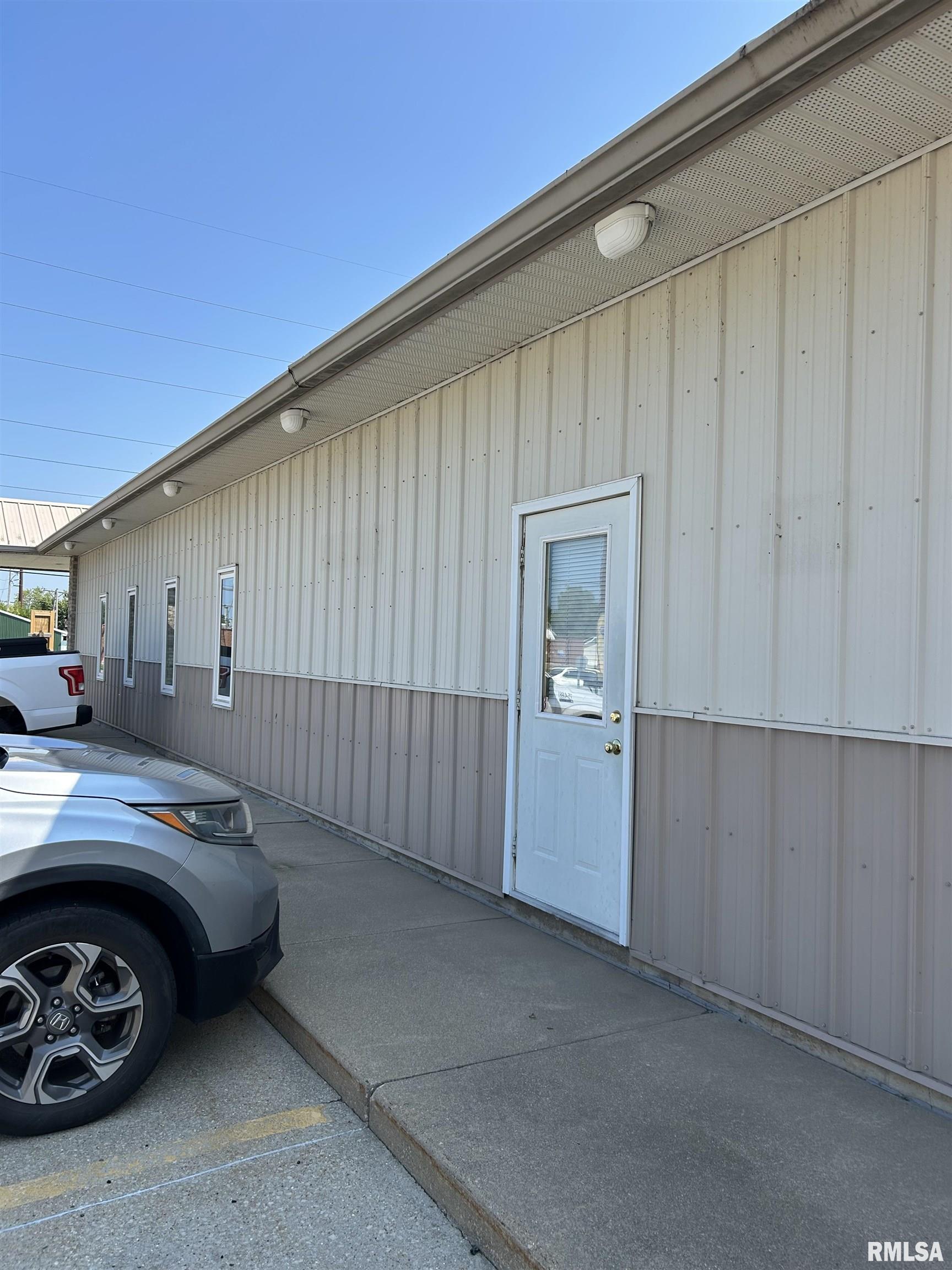 512 1ST Avenue 3 Colona IL 61241