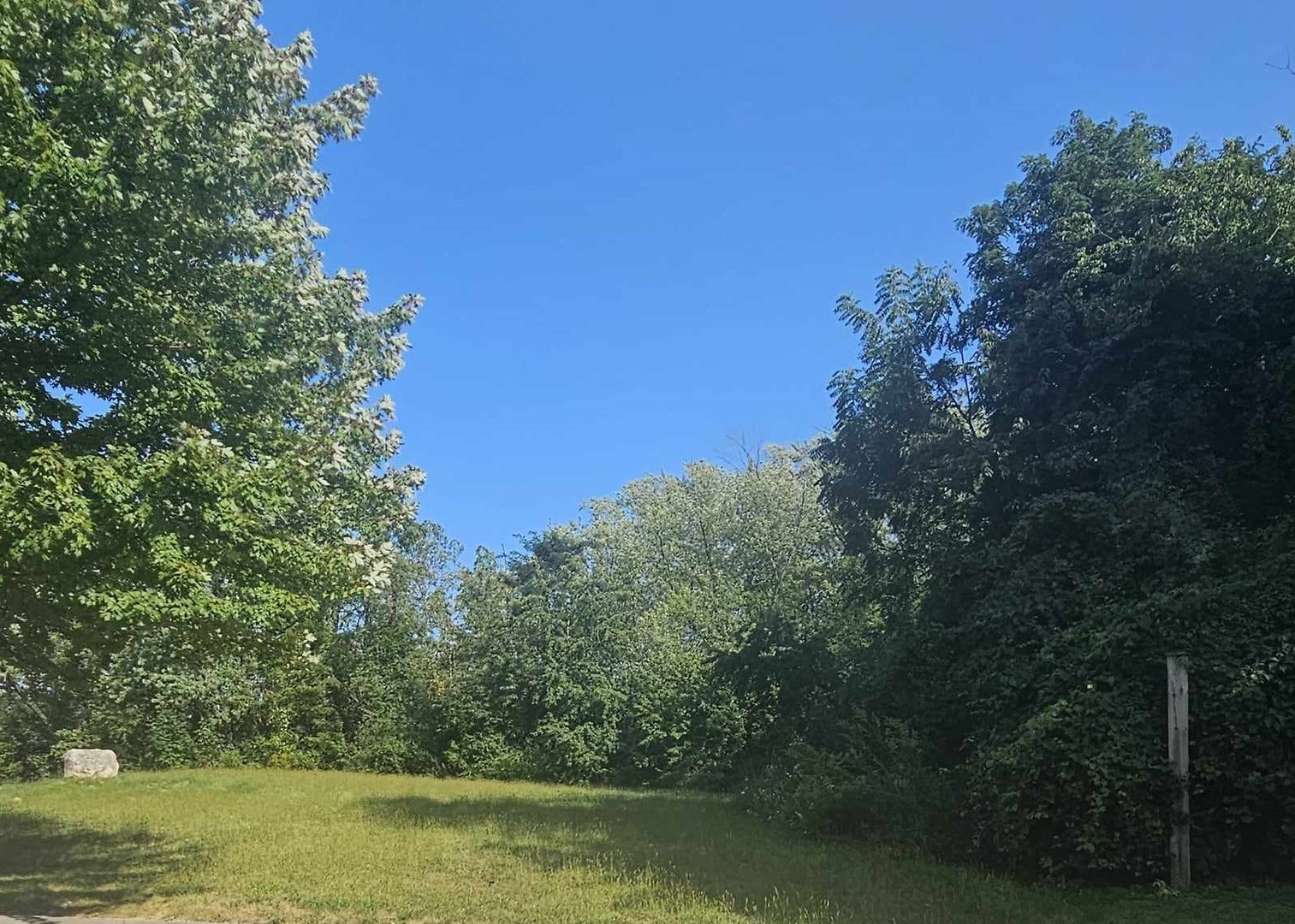 405 WOODLAND Trail  Lindenhurst IL 60046