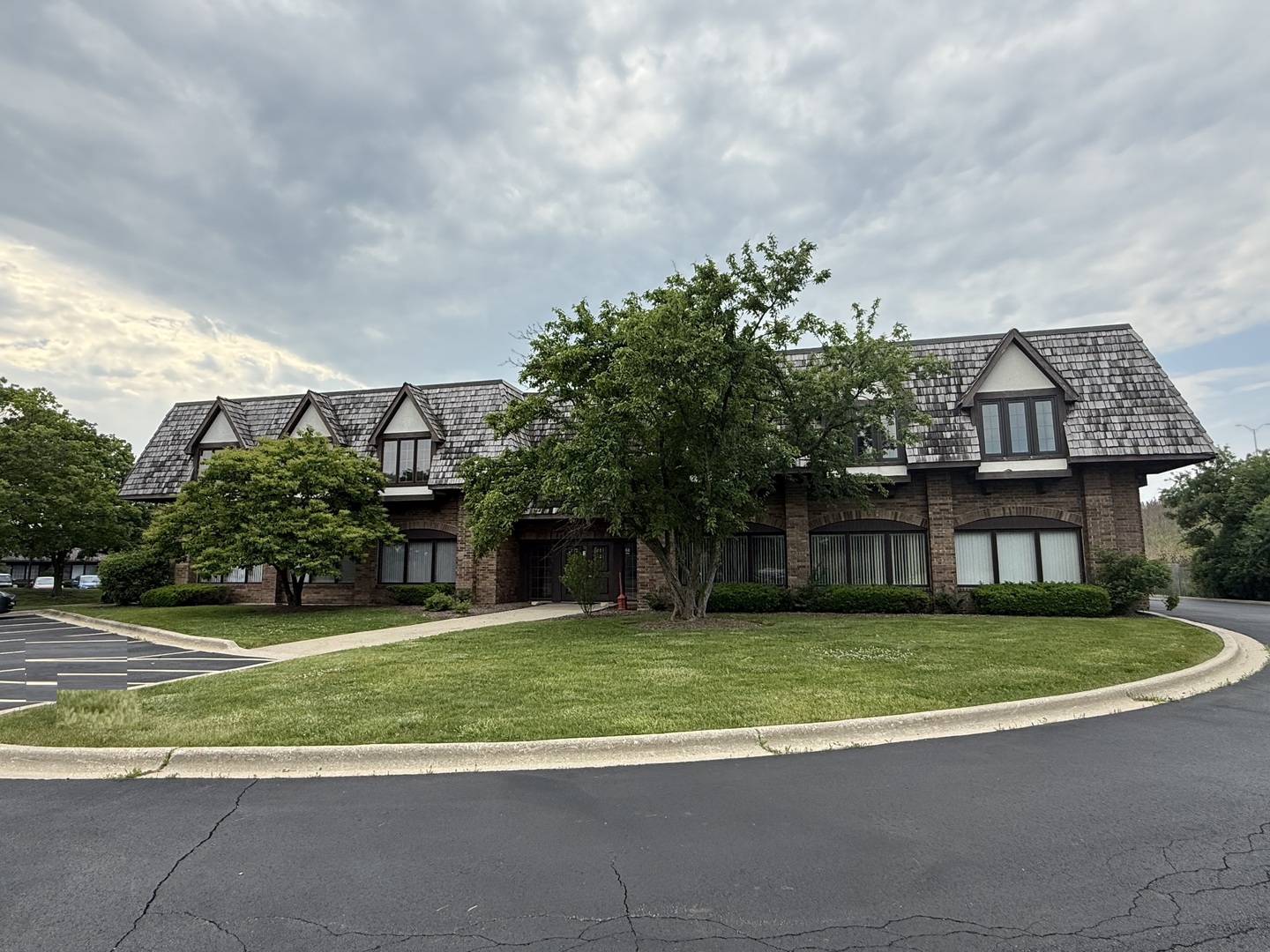 28085 Ashley Circle  Libertyville IL 60048