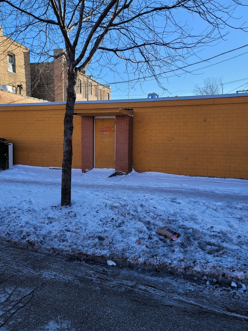 4809 Chicago Avenue  Chicago IL 60651