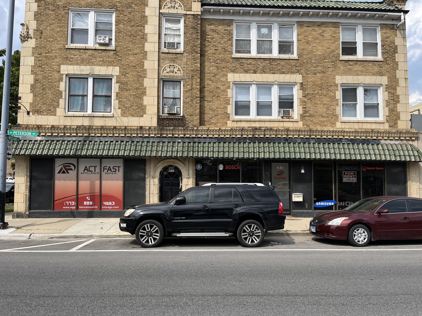 2820 PETERSON Avenue  Chicago IL 60659