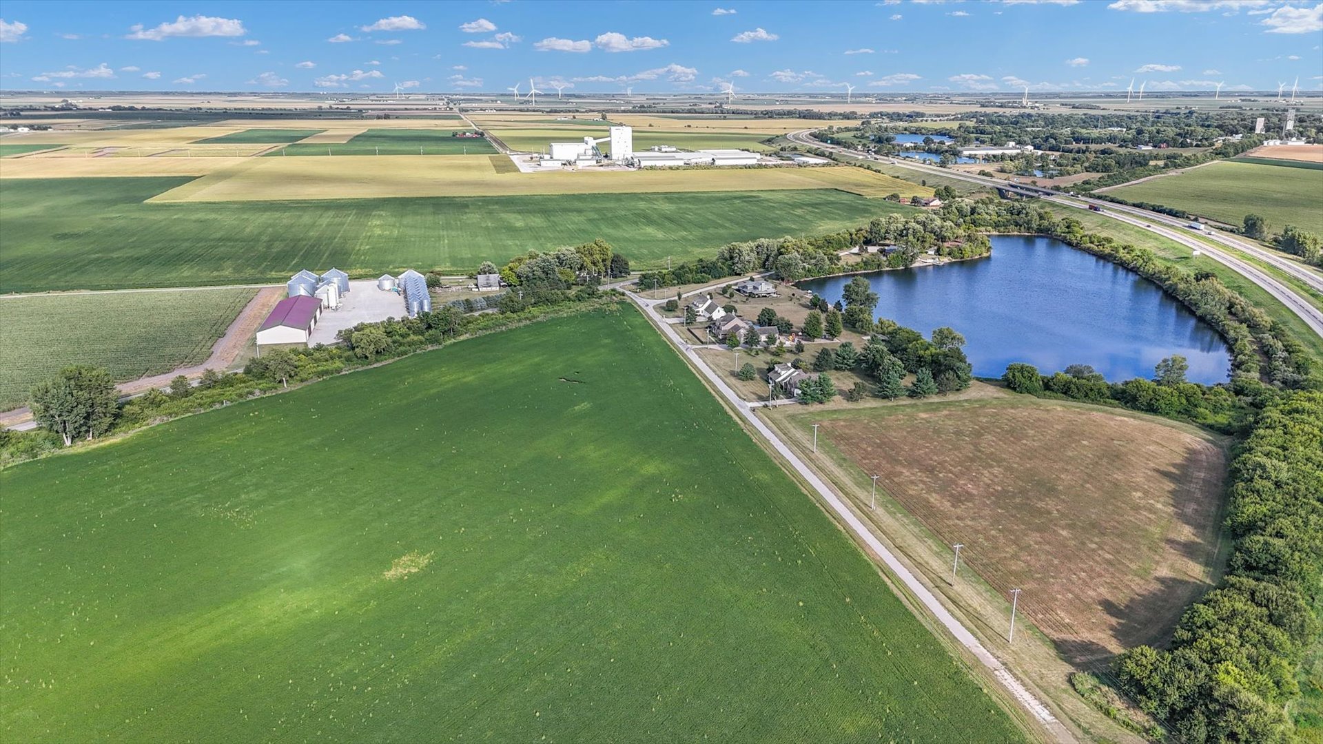 10 Moss Drive  Farmer City IL 61842