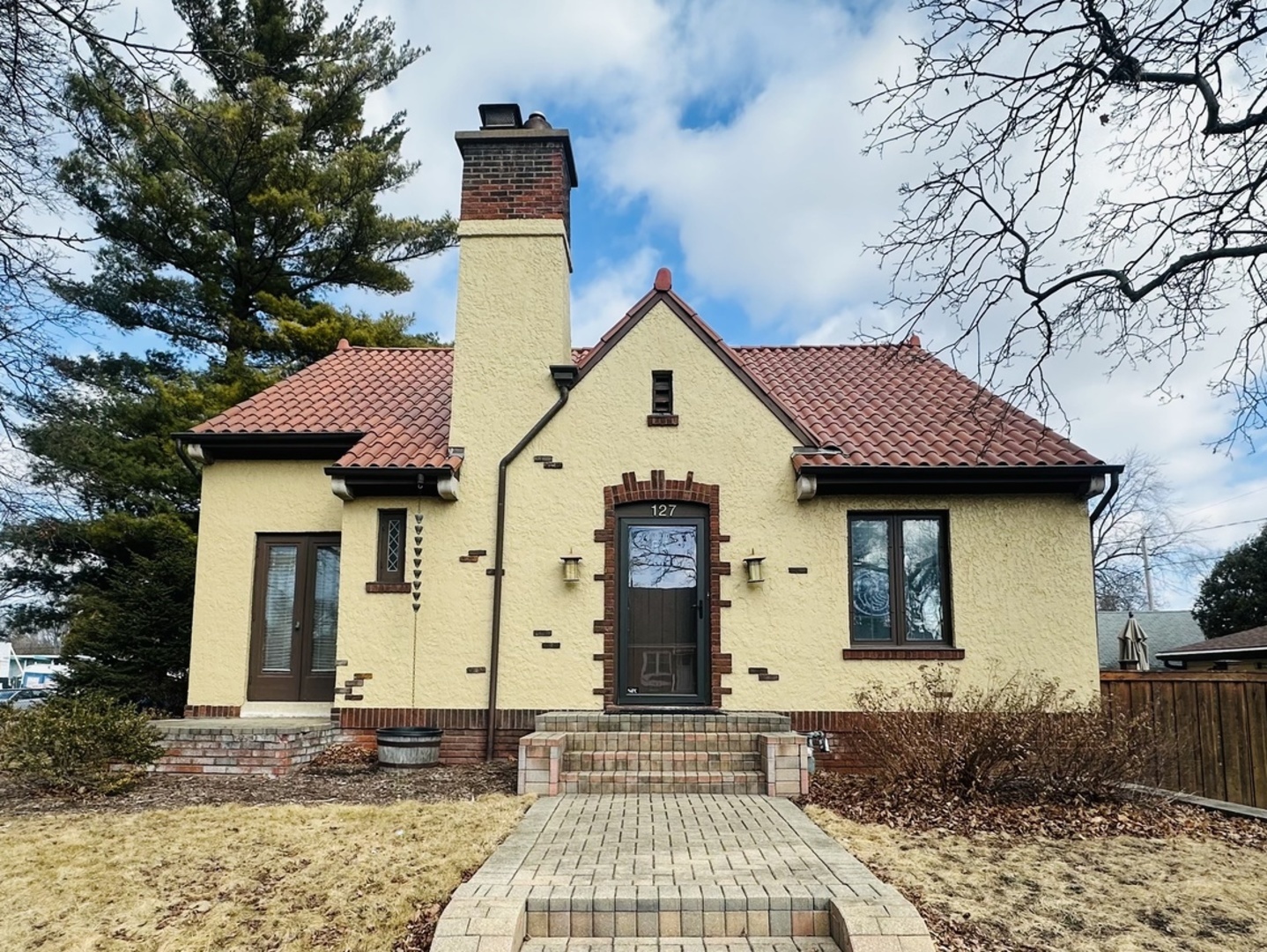 127 Ogden Avenue  Naperville IL 60563