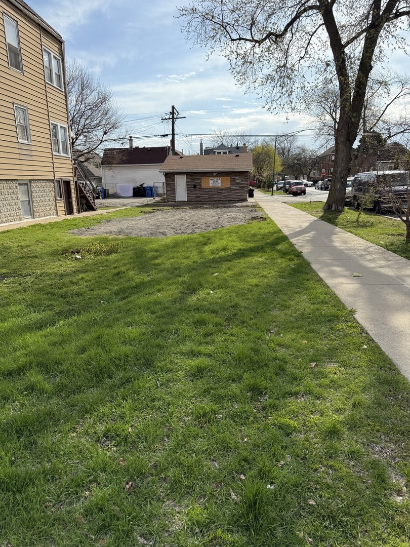 4557 Francisco Avenue  Chicago IL 60632