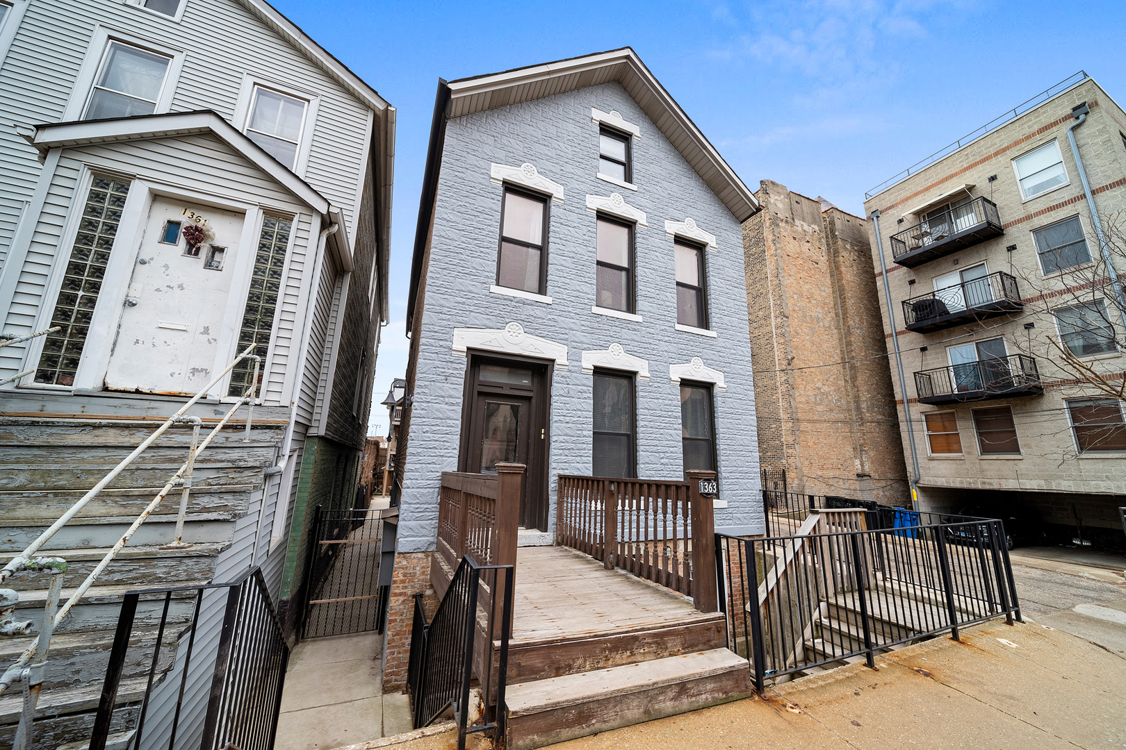 1363 Walton Street  Chicago IL 60642