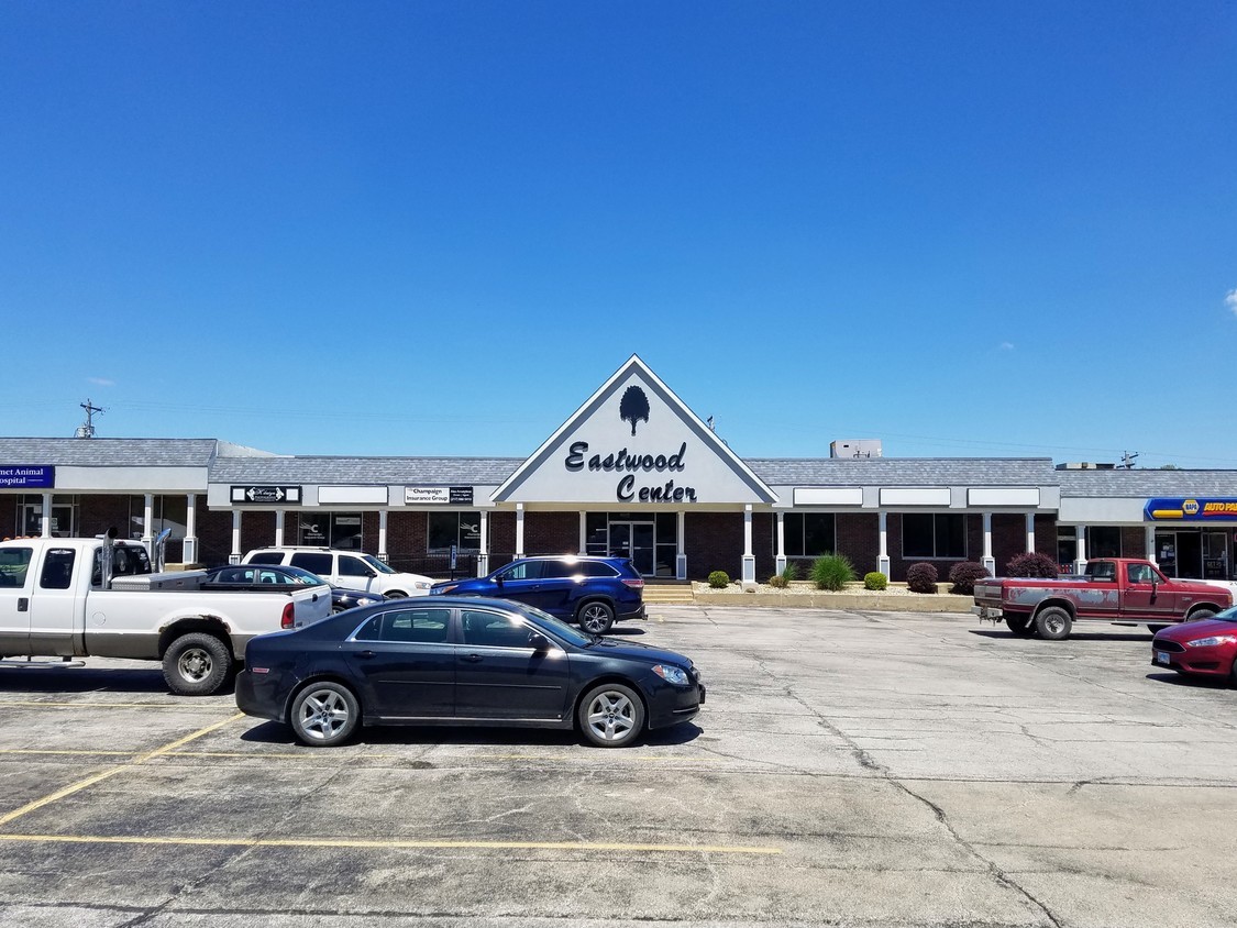 804 Eastwood Drive 8 Mahomet IL 61853