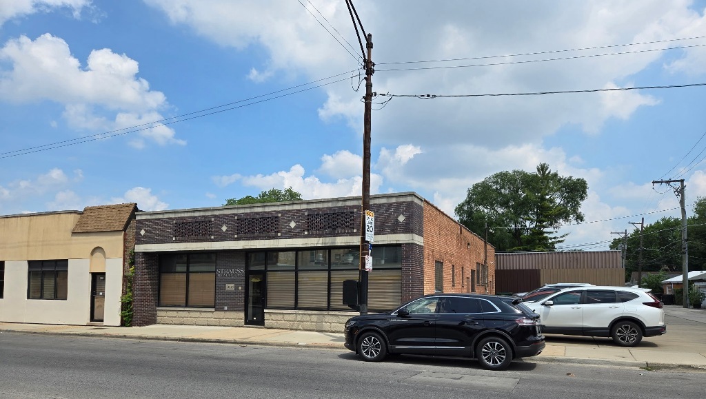 4220 Montrose Avenue  Chicago IL 60641