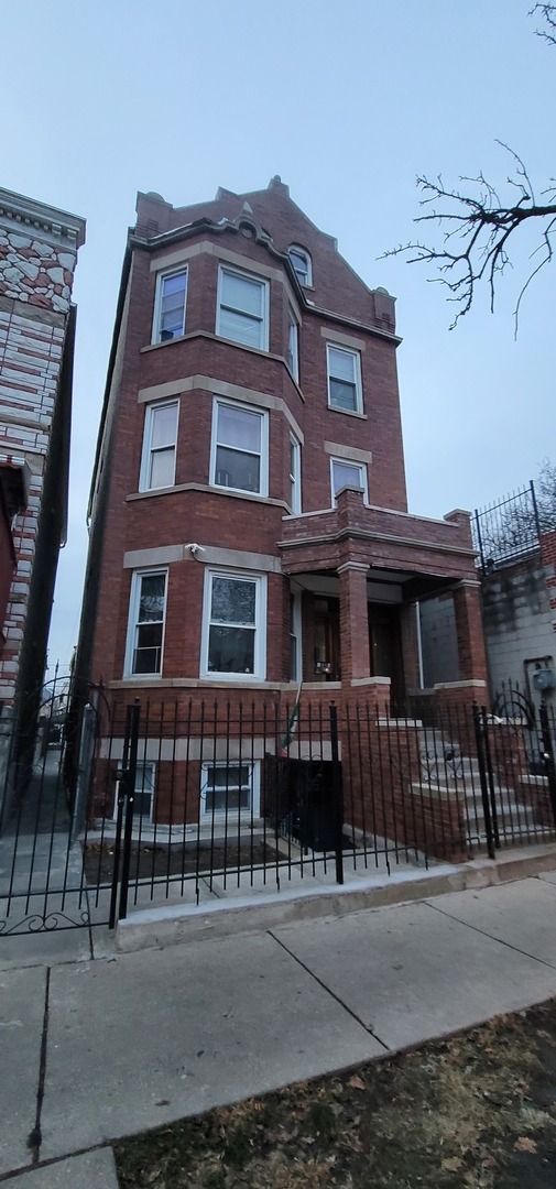 2306 Sacramento Avenue  Chicago IL 60623