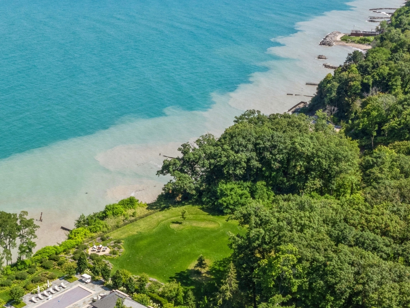 700 Forest Cove Road  Lake Bluff IL 60044