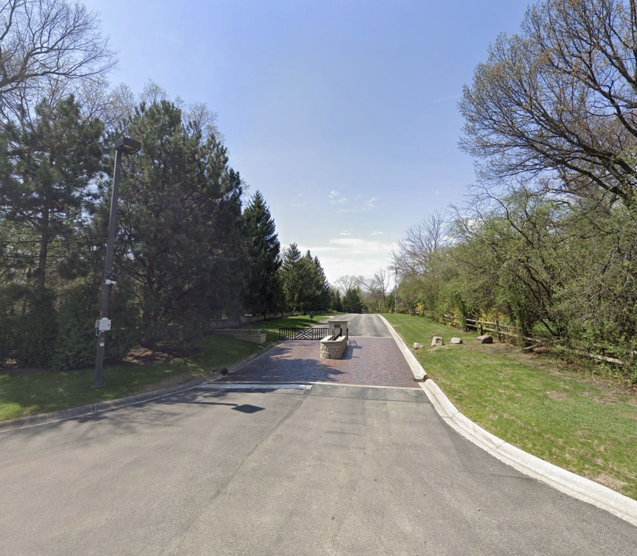 141 Breakenridge Farm Road  Oak Brook IL 60523