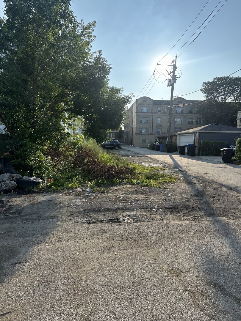 6715 Claremont Avenue  Chicago IL 60636