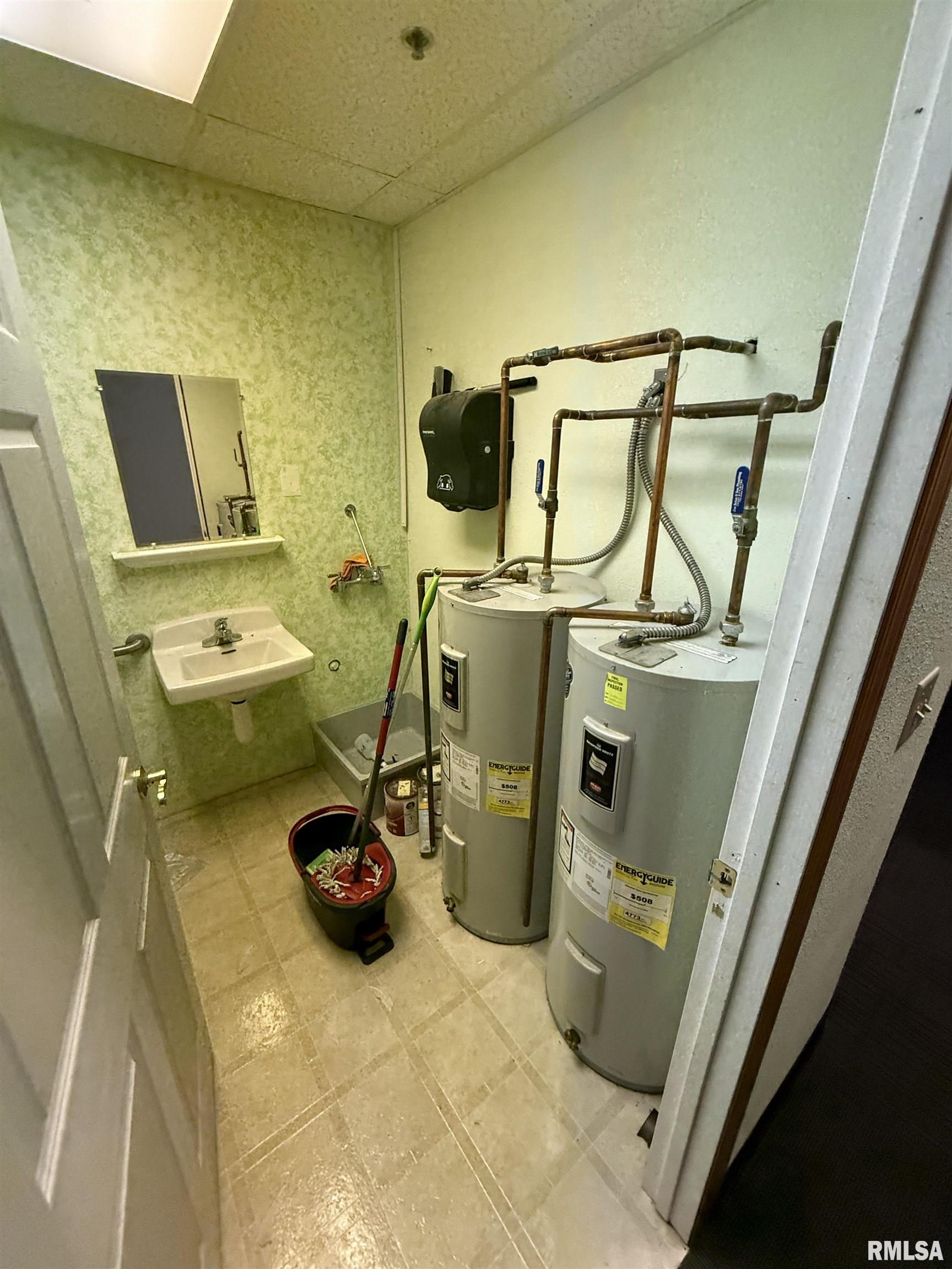 127 MAIN Street 6 East Peoria IL 61611