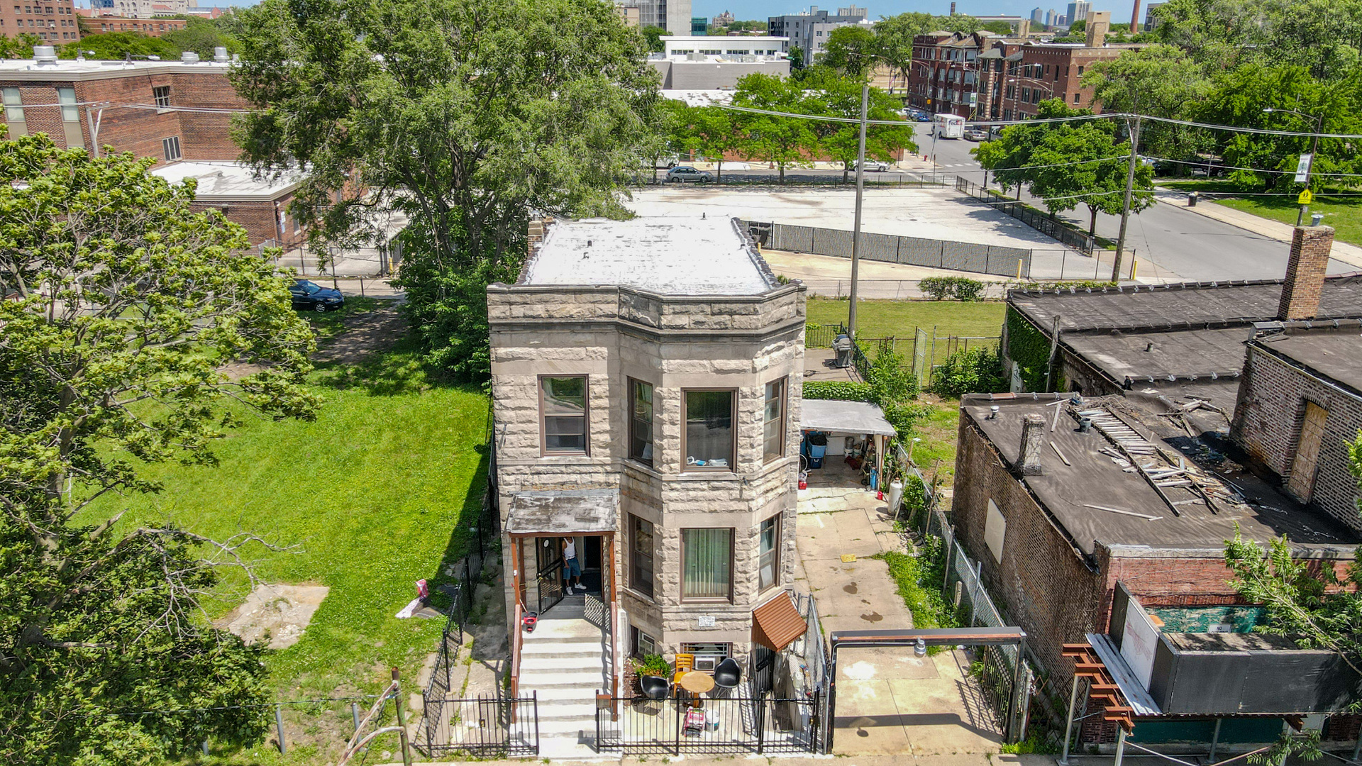 6049 Champlain Avenue  Chicago IL 60637