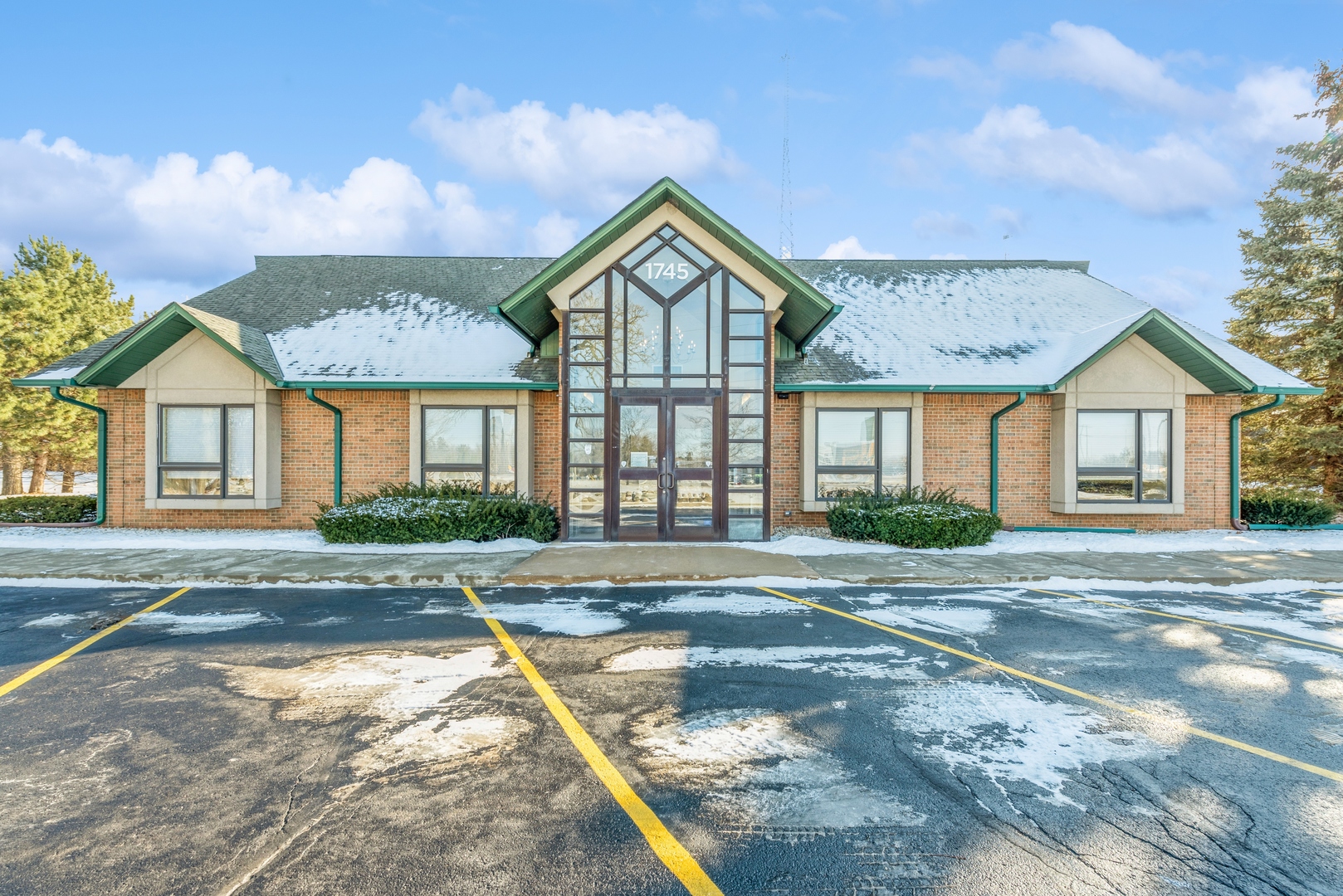 1745 S Eastwood Drive Woodstock IL 60098