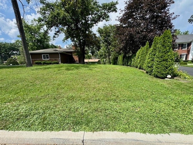 37 Cambridge Drive  Oak Brook IL 60523