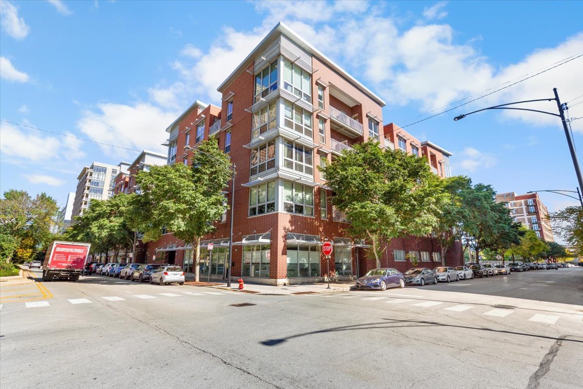 2037 Indiana Avenue  Chicago IL 60616