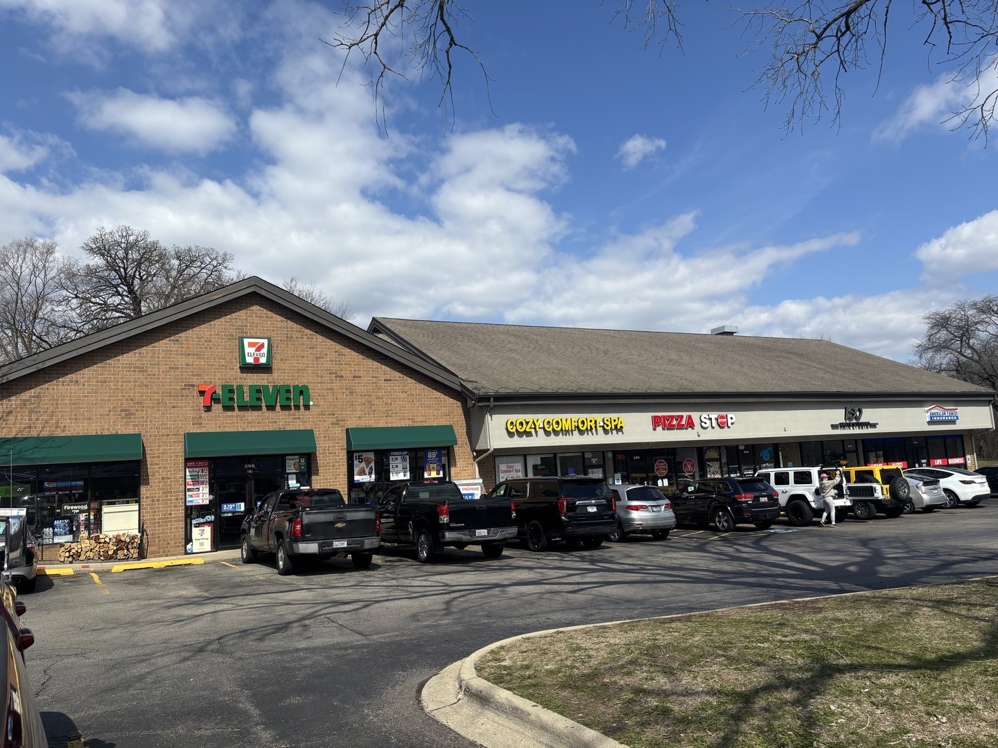 270-296 Cary Algonquin Avenue  Cary IL 60013