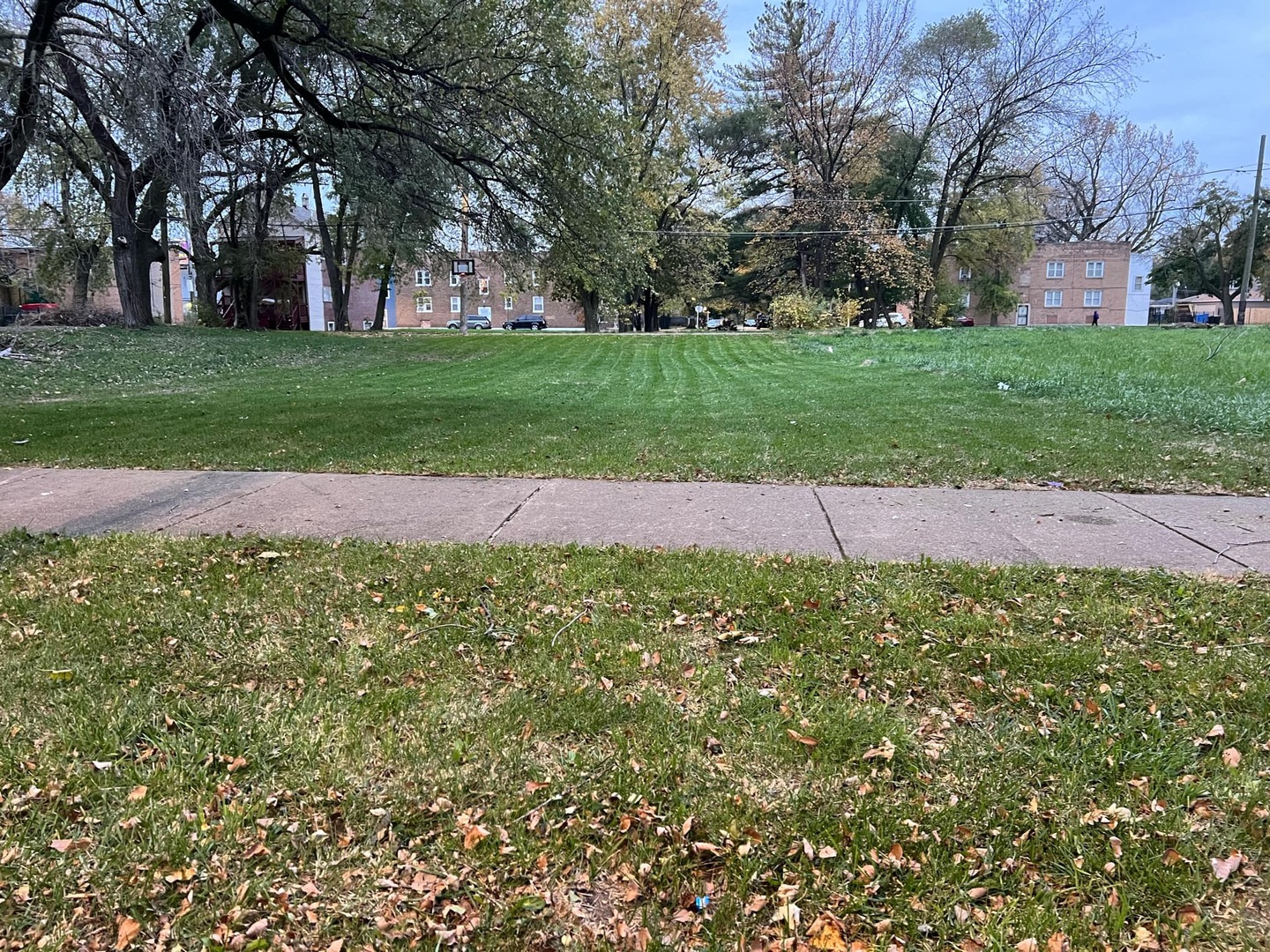 829 51st Place  Chicago IL 60609