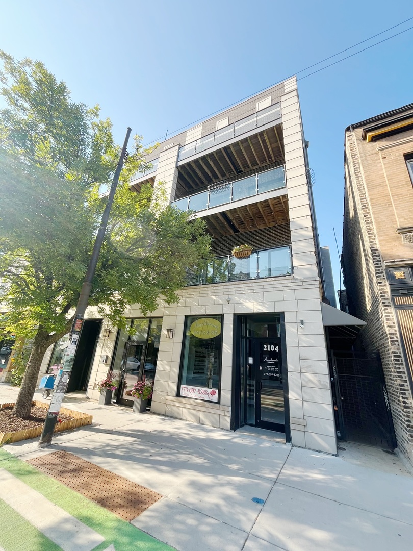 2104 BELMONT Avenue 1E Chicago IL 60618