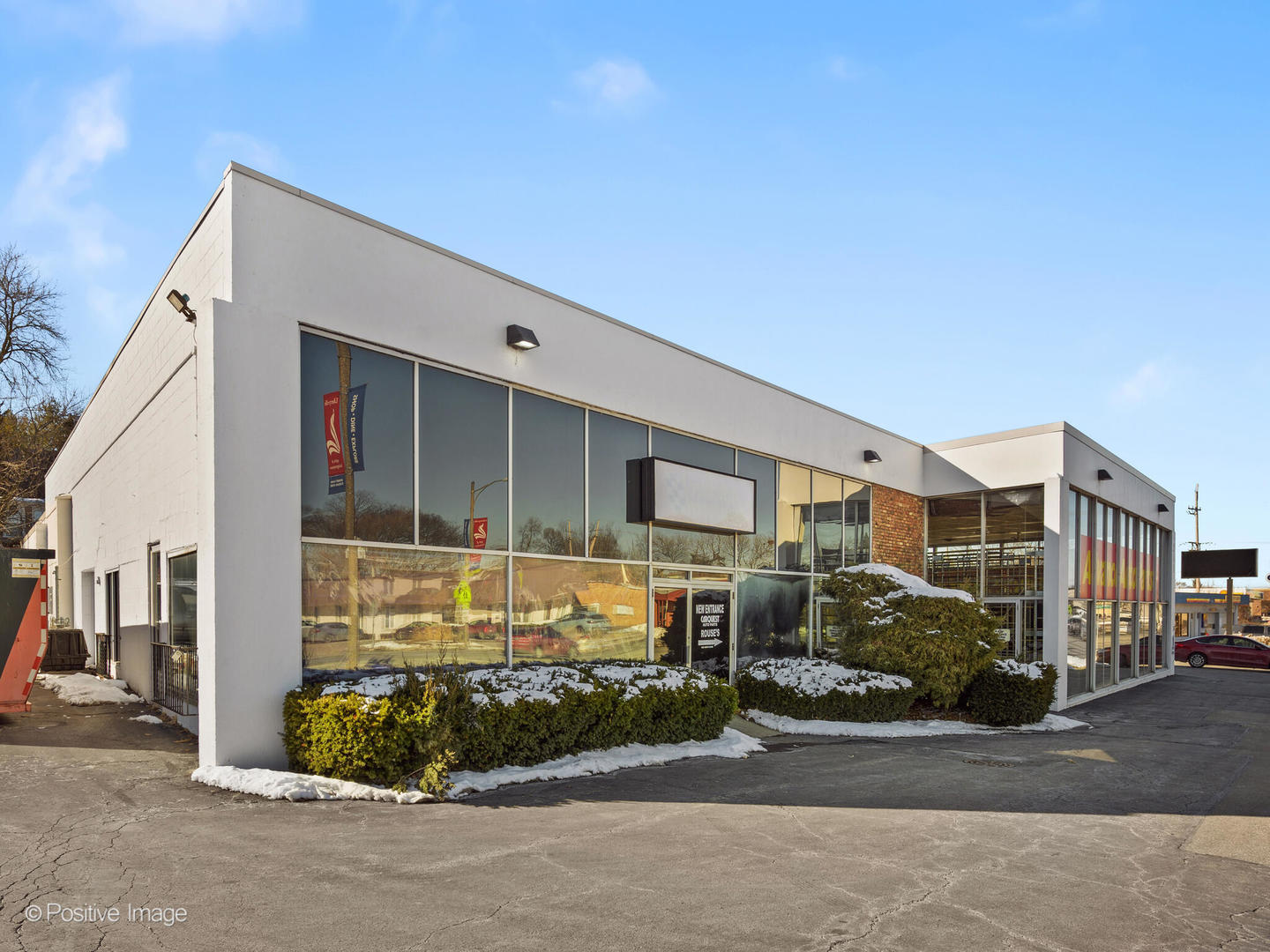 211 Milwaukee Avenue  Libertyville IL 60048