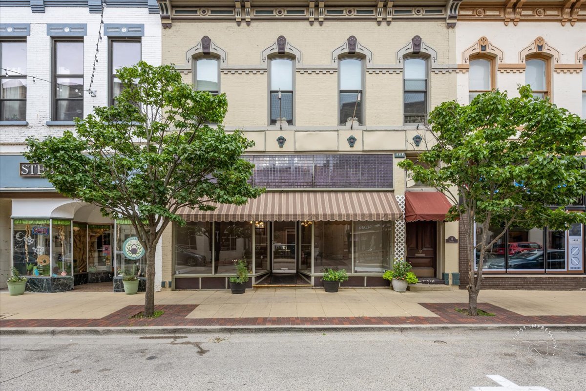 10 Douglas Avenue Elgin IL 60120