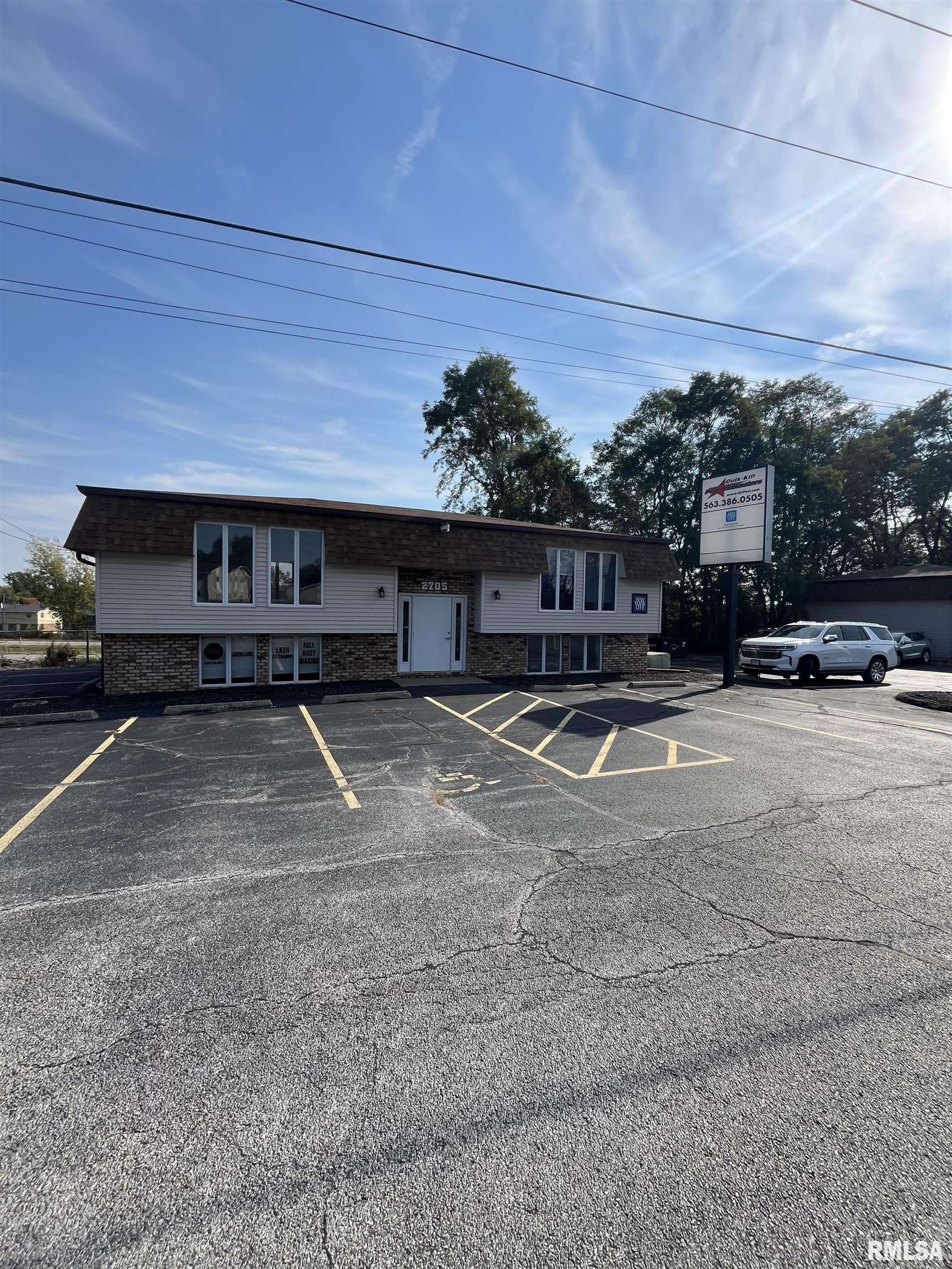 2705 KIMBERLY Road Bettendorf IA 52722