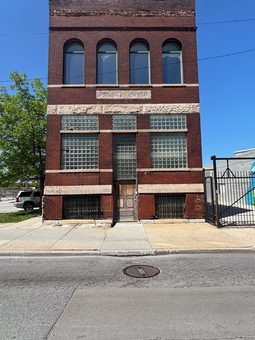 1312 North Avenue  Chicago IL 60642