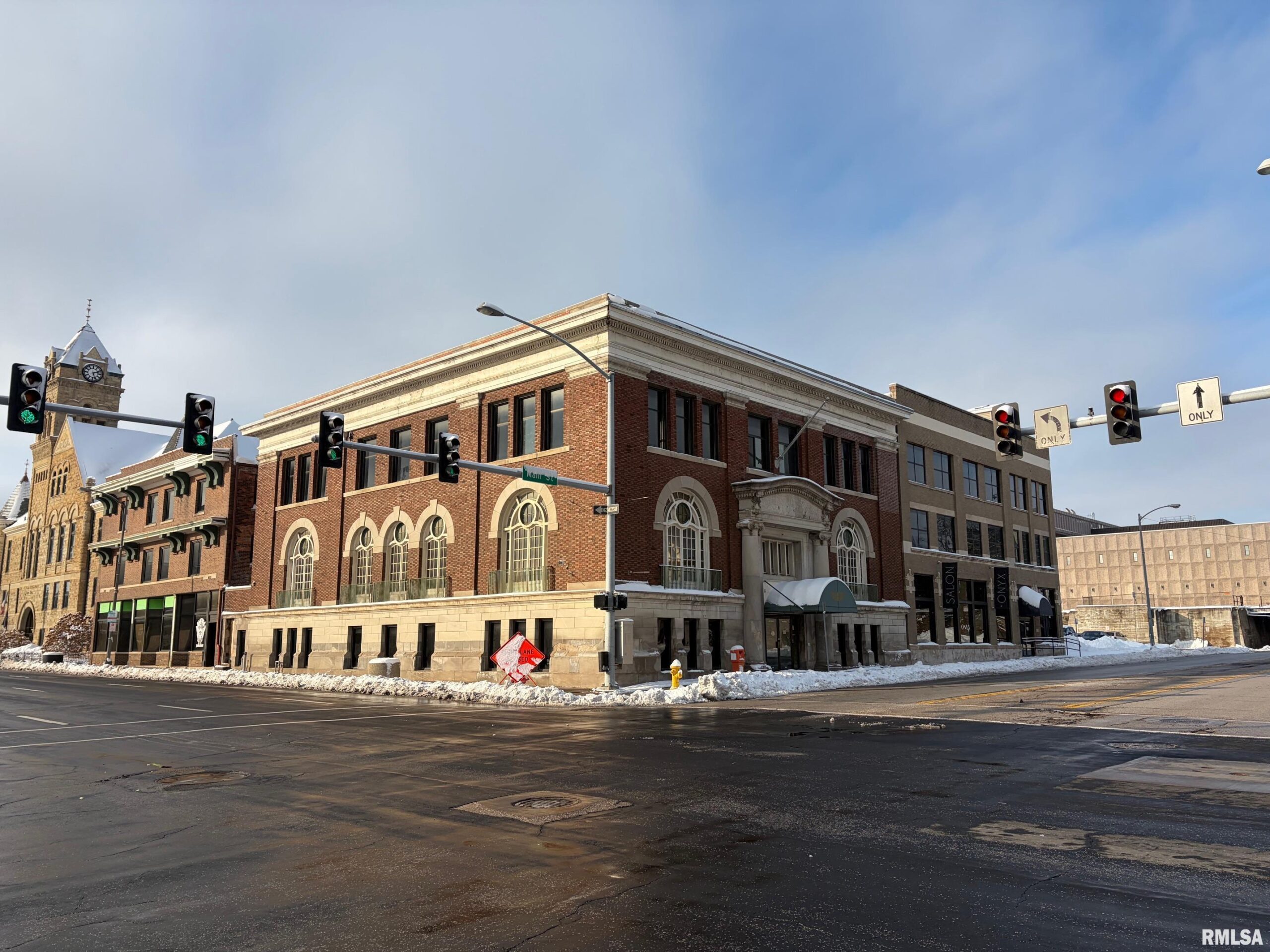 400 MAIN Street  Davenport IA 52801