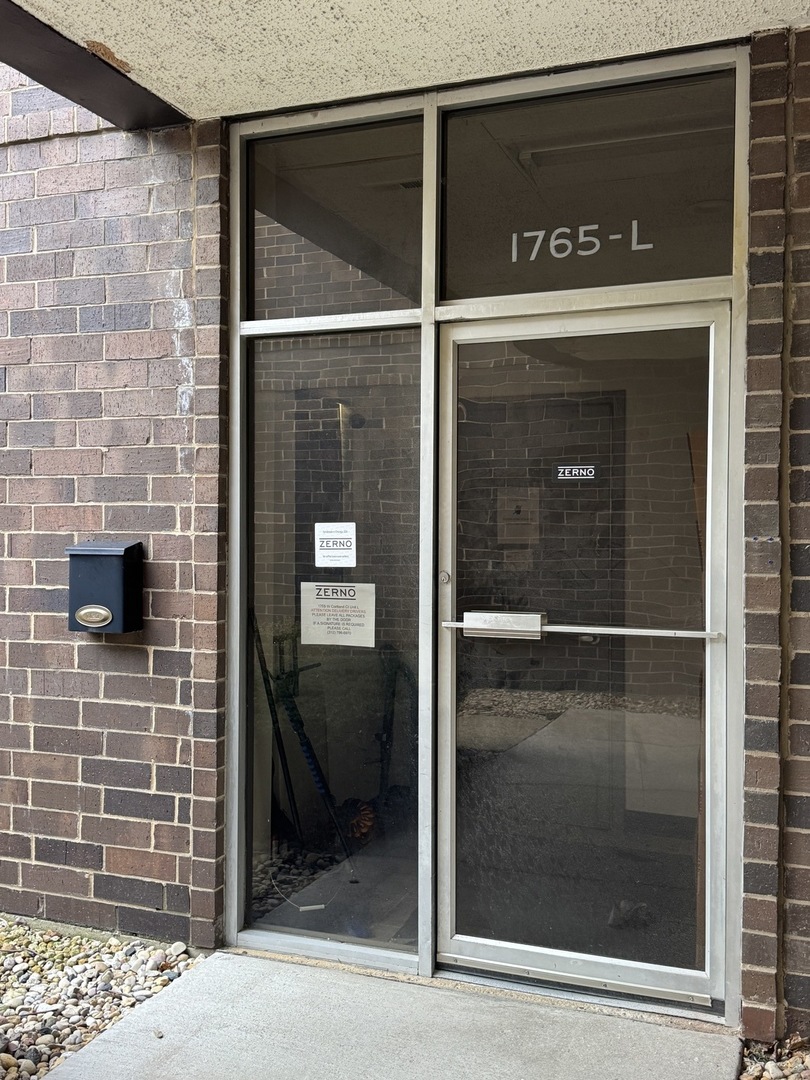 1765 Cortland Court L Addison IL 60101